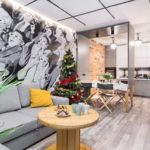 Maya's Flats & 24 - Hollywood Апартаменты Гданьск