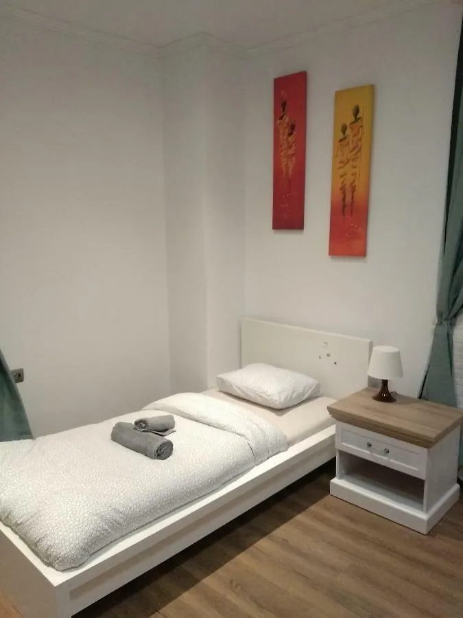 פוזנן Modern&Cozy Rooms דירה